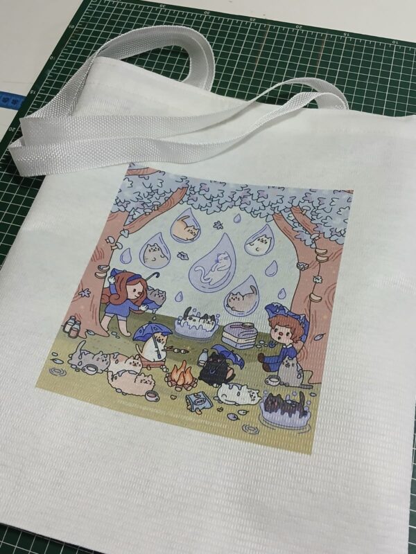 Ecobag “Tá Chovendo Gato”, por @mocciticat